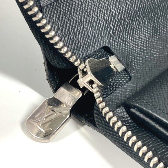 LOUIS VUITTON Black Leather Wallet - Picture 11 of 16